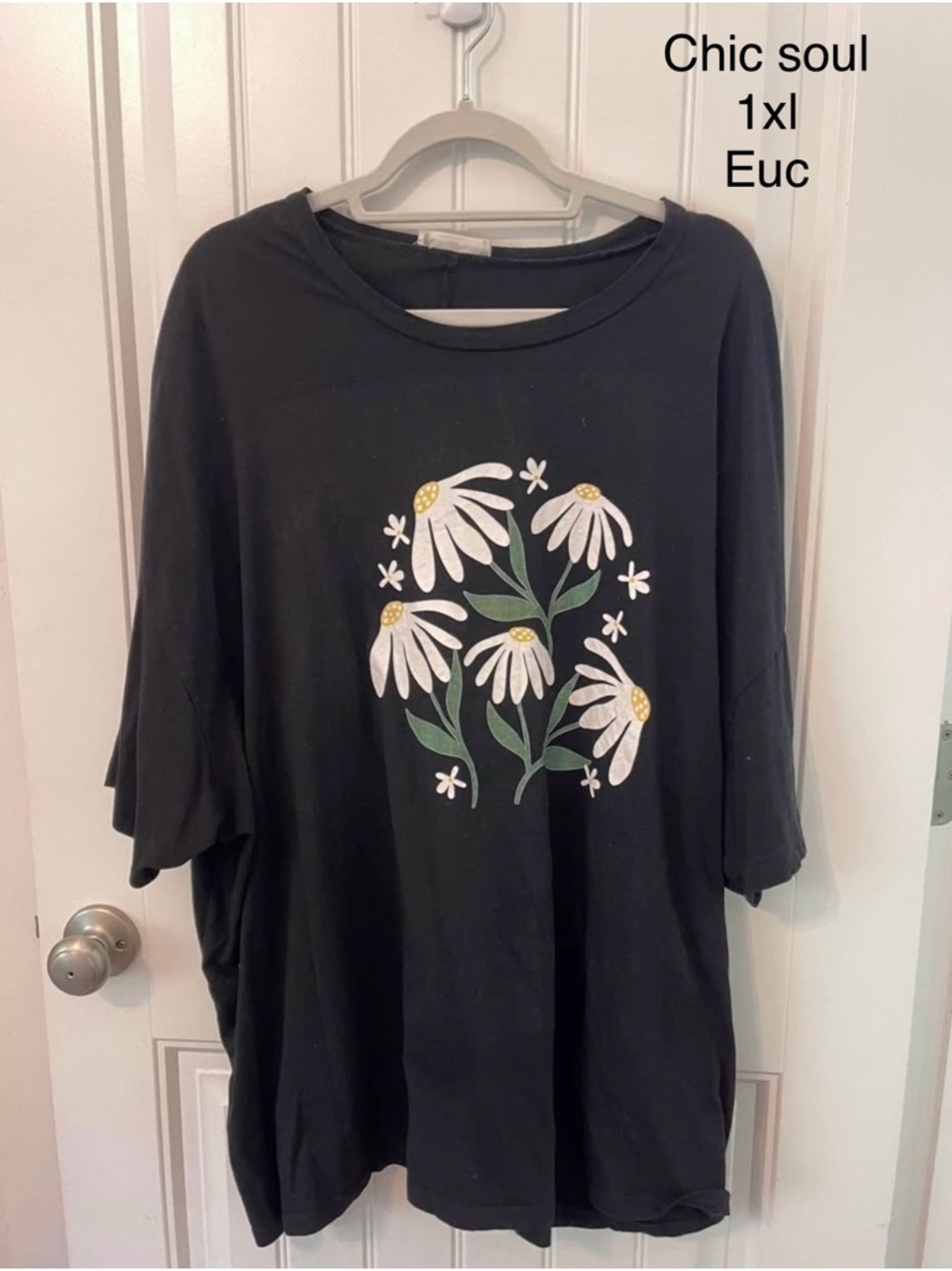 Chic Soul Black Floral Daisy Graphic Tunic